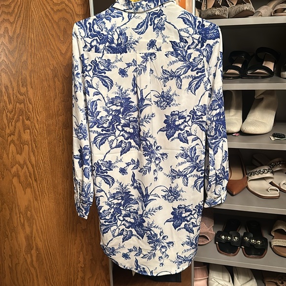 Express button-down poplin/tunic - Picture 3 of 3